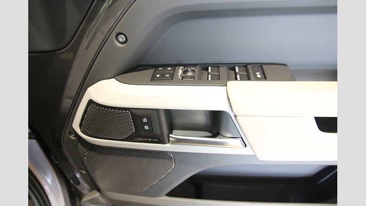 2023 認定中古車 Land Rover Defender 110 アイガーグレイ D300 AWD（AT） X-DYNAMIC SE