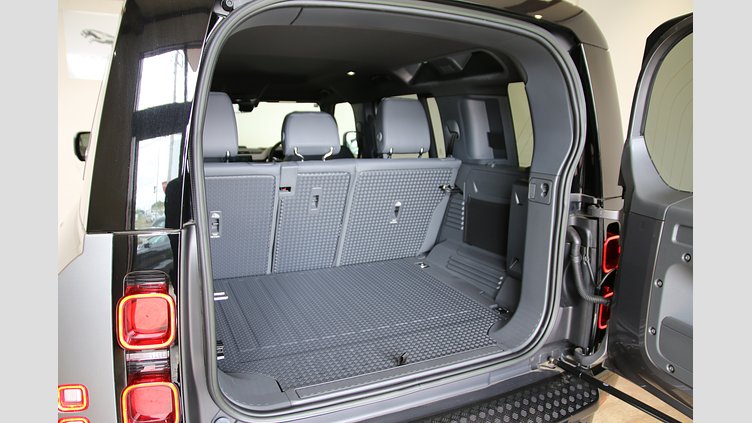 2023 認定中古車 Land Rover Defender 110 アイガーグレイ D300 AWD（AT） X-DYNAMIC SE