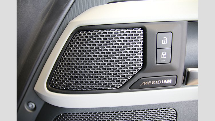 2023 認定中古車 Land Rover Defender 110 アイガーグレイ D300 AWD（AT） X-DYNAMIC SE