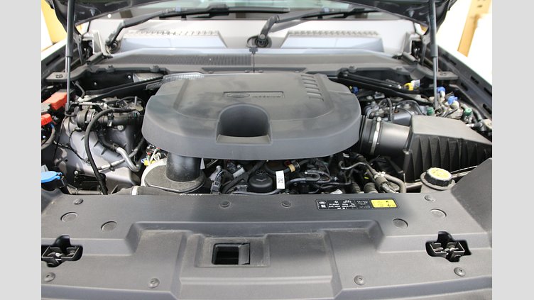 2023 認定中古車 Land Rover Defender 110 アイガーグレイ D300 AWD（AT） X-DYNAMIC SE