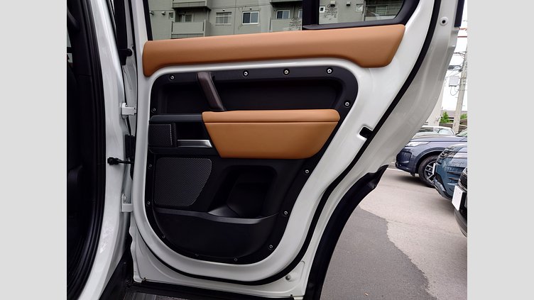 2024 認定中古車 Land Rover Defender 110 フジホワイト D300 AWD（AT） X-DYNAMIC HSE