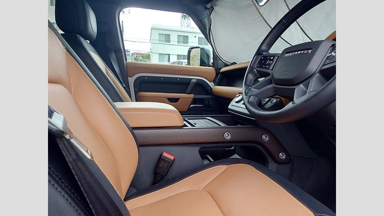 2024 認定中古車 Land Rover Defender 110 フジホワイト D300 AWD（AT） X-DYNAMIC HSE