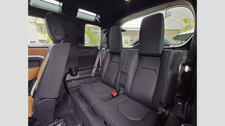 2024 認定中古車 Land Rover Defender 110 フジホワイト D300 AWD（AT） X-DYNAMIC HSE