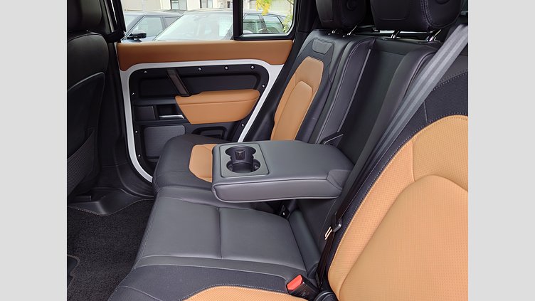 2024 認定中古車 Land Rover Defender 110 フジホワイト D300 AWD（AT） X-DYNAMIC HSE