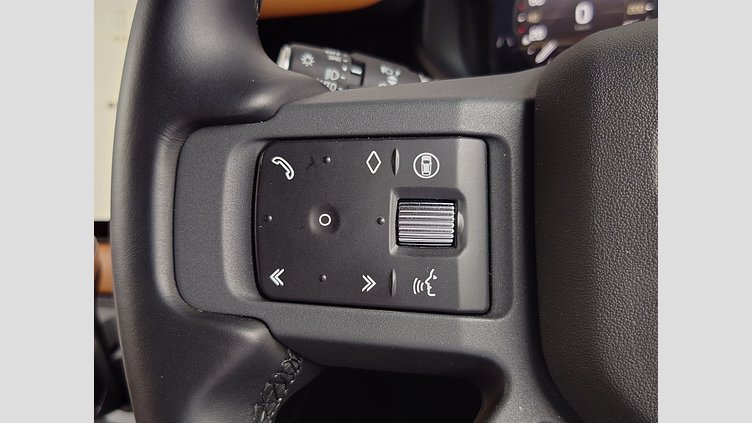 2024 認定中古車 Land Rover Defender 110 フジホワイト D300 AWD（AT） X-DYNAMIC HSE