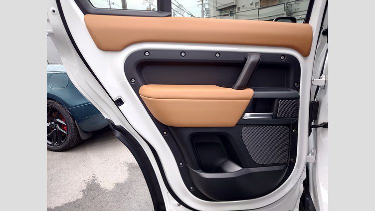 2024 認定中古車 Land Rover Defender 110 フジホワイト D300 AWD（AT） X-DYNAMIC HSE