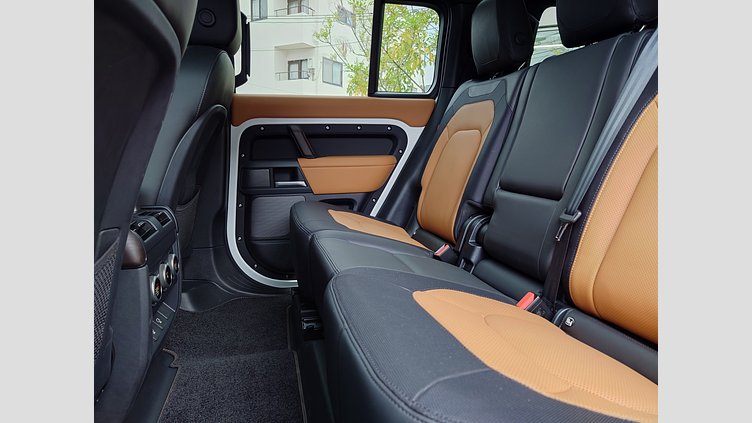 2024 認定中古車 Land Rover Defender 110 フジホワイト D300 AWD（AT） X-DYNAMIC HSE