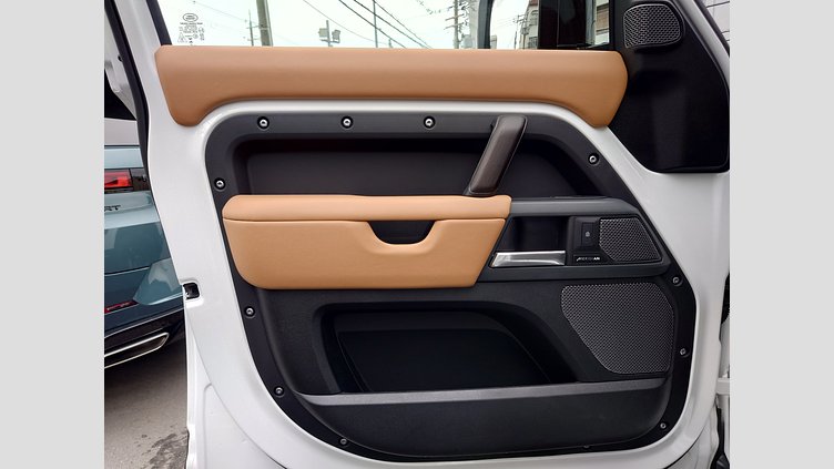 2024 認定中古車 Land Rover Defender 110 フジホワイト D300 AWD（AT） X-DYNAMIC HSE