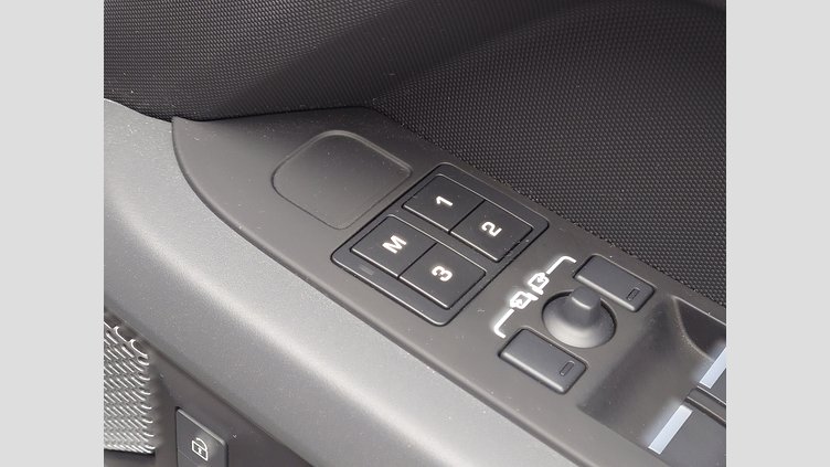 2024 認定中古車 Land Rover Defender 110 フジホワイト D300 AWD（AT） X-DYNAMIC HSE