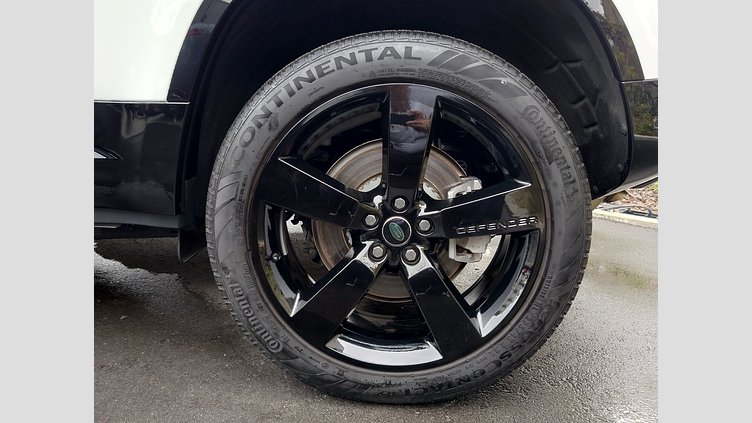 2024 認定中古車 Land Rover Defender 110 フジホワイト D300 AWD（AT） X-DYNAMIC HSE