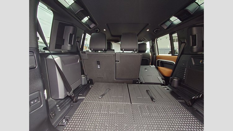 2024 認定中古車 Land Rover Defender 110 フジホワイト D300 AWD（AT） X-DYNAMIC HSE