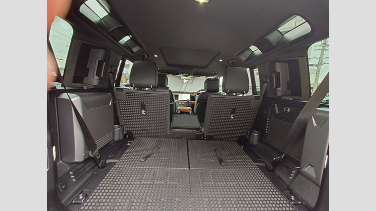 2024 認定中古車 Land Rover Defender 110 フジホワイト D300 AWD（AT） X-DYNAMIC HSE