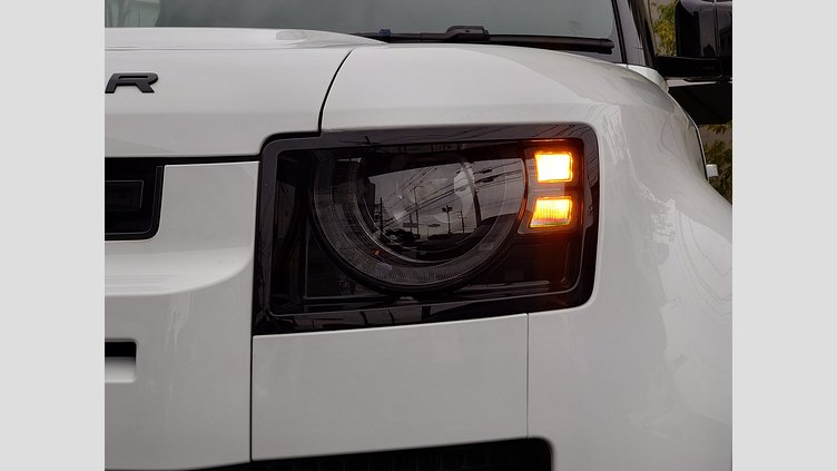 2024 認定中古車 Land Rover Defender 110 フジホワイト D300 AWD（AT） X-DYNAMIC HSE