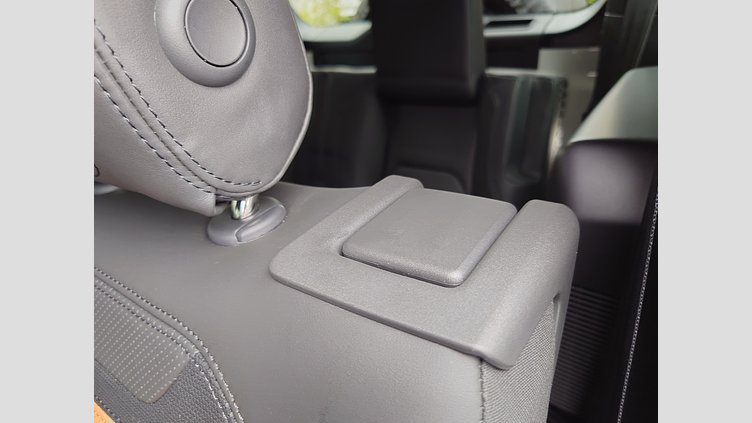 2024 認定中古車 Land Rover Defender 110 フジホワイト D300 AWD（AT） X-DYNAMIC HSE