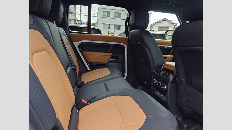 2024 認定中古車 Land Rover Defender 110 フジホワイト D300 AWD（AT） X-DYNAMIC HSE