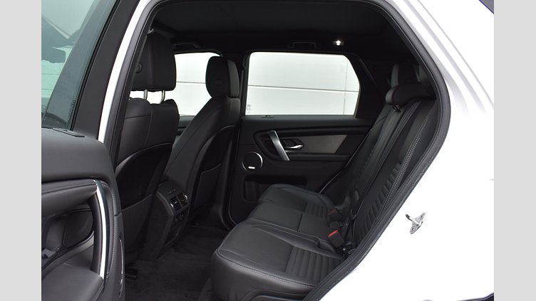 2024 認定中古車 Land Rover Discovery Sport オストゥーニパールホワイト プラグインハイブリッド（ガソリン） 標準ホイール Dynamic HSE