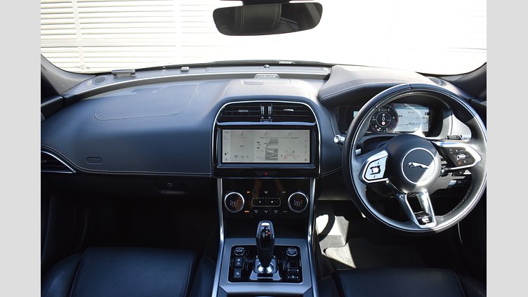 2021 認定中古車 Jaguar XE アイガーグレー D200 AWD（オートマチック）MHEV 4 door Saloon R-DYNAMIC S