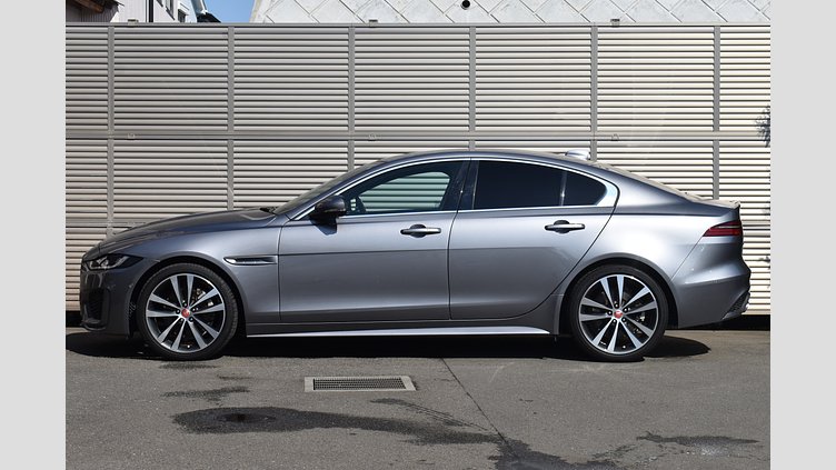 2021 認定中古車 Jaguar XE アイガーグレー D200 AWD（オートマチック）MHEV 4 door Saloon R-DYNAMIC S