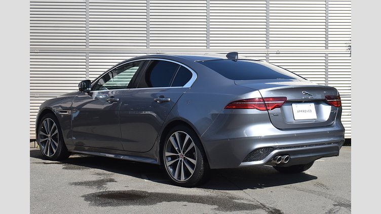 2021 認定中古車 Jaguar XE アイガーグレー D200 AWD（オートマチック）MHEV 4 door Saloon R-DYNAMIC S