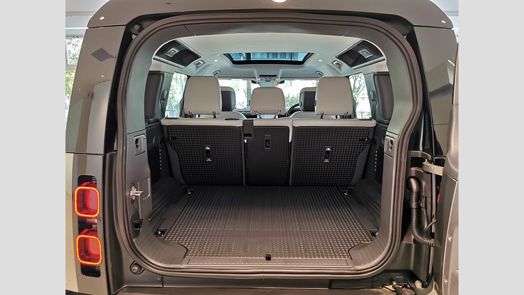 2025 認定中古車 Land Rover Defender 110 パンゲアグリーン D350 ディーゼルマイルドハイブリッド X-Dynamic HSE