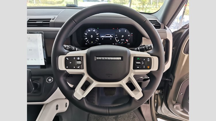 2025 認定中古車 Land Rover Defender 110 パンゲアグリーン D350 ディーゼルマイルドハイブリッド X-Dynamic HSE