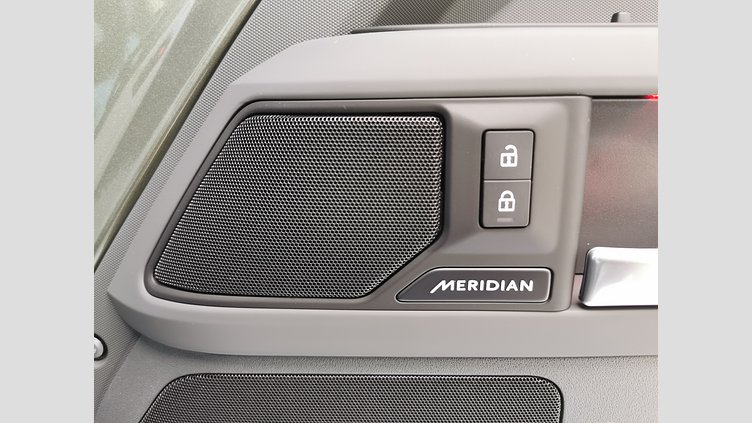 2025 認定中古車 Land Rover Defender 110 パンゲアグリーン D350 ディーゼルマイルドハイブリッド X-Dynamic HSE