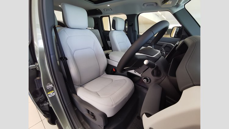 2025 認定中古車 Land Rover Defender 110 パンゲアグリーン D350 ディーゼルマイルドハイブリッド X-Dynamic HSE