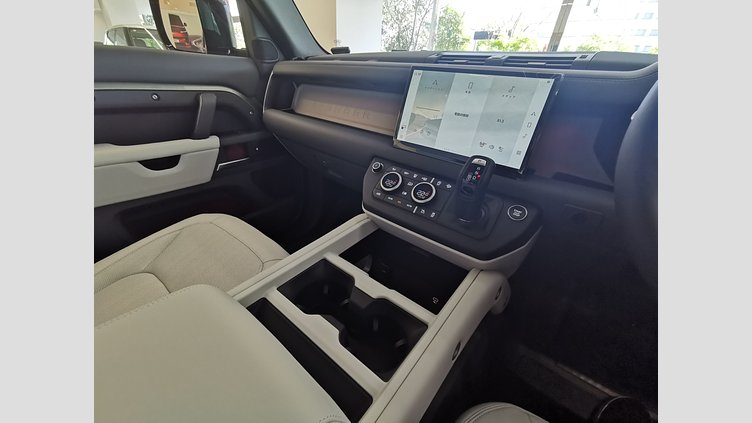 2025 認定中古車 Land Rover Defender 110 パンゲアグリーン D350 ディーゼルマイルドハイブリッド X-Dynamic HSE