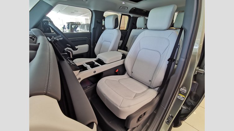 2025 認定中古車 Land Rover Defender 110 パンゲアグリーン D350 ディーゼルマイルドハイブリッド X-Dynamic HSE