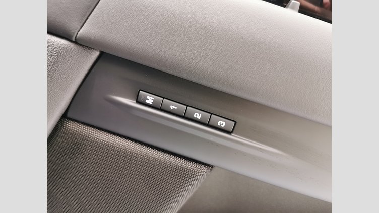 2024 認定中古車 Land Rover Range Rover Evoque サントリーニブラック プラグインハイブリッド（ガソリン） Standard Wheelbase DYNAMIC HSE
