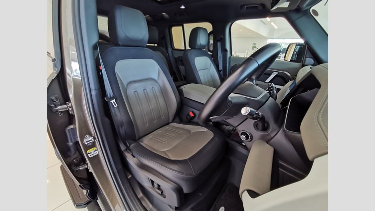 2021 認定中古車 Land Rover Defender 110 ゴンドワナストーン D300 AWD（AT） X-DYNAMIC SE