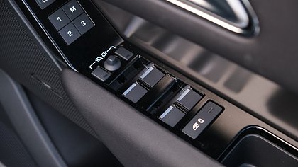 Range Rover Velar 10