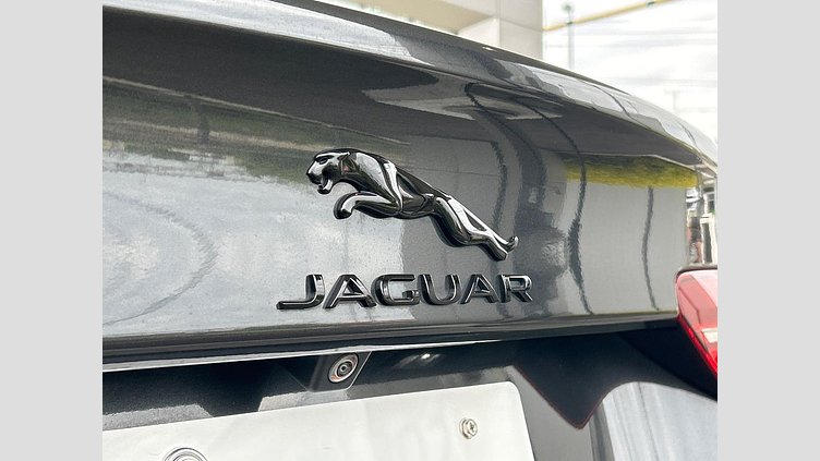 2021 認定中古車 Jaguar XE カルパチアングレー D200 AWD（オートマチック）MHEV 4 door Saloon R-DYNAMIC S