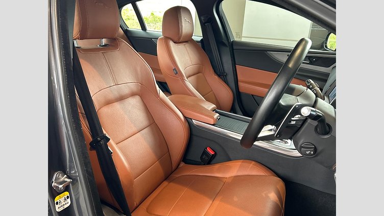 2021 認定中古車 Jaguar XE カルパチアングレー D200 AWD（オートマチック）MHEV 4 door Saloon R-DYNAMIC S