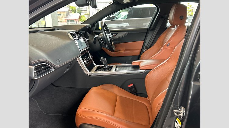 2021 認定中古車 Jaguar XE カルパチアングレー D200 AWD（オートマチック）MHEV 4 door Saloon R-DYNAMIC S