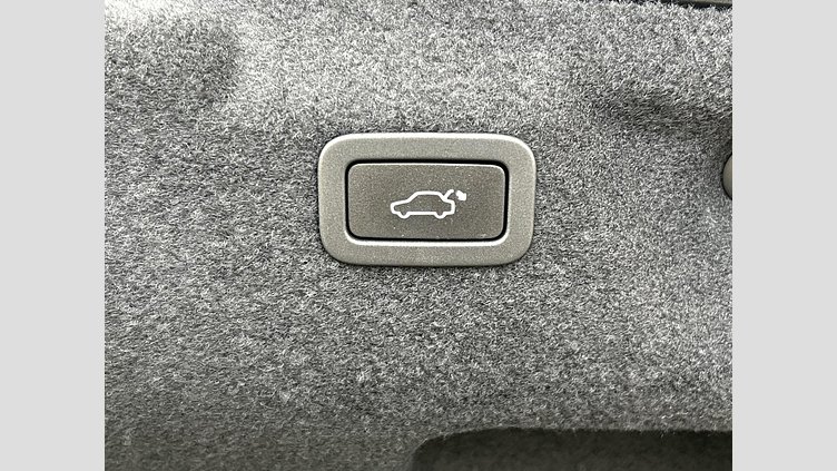 2021 認定中古車 Jaguar XE カルパチアングレー D200 AWD（オートマチック）MHEV 4 door Saloon R-DYNAMIC S