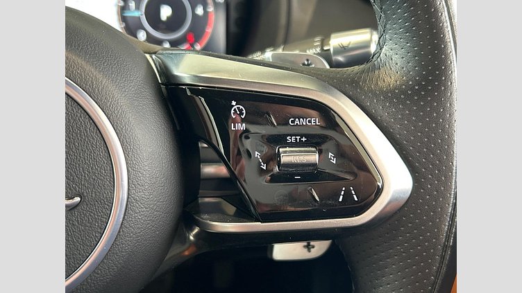 2021 認定中古車 Jaguar XE カルパチアングレー D200 AWD（オートマチック）MHEV 4 door Saloon R-DYNAMIC S