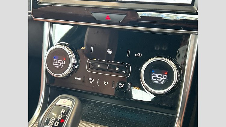 2021 認定中古車 Jaguar XE カルパチアングレー D200 AWD（オートマチック）MHEV 4 door Saloon R-DYNAMIC S