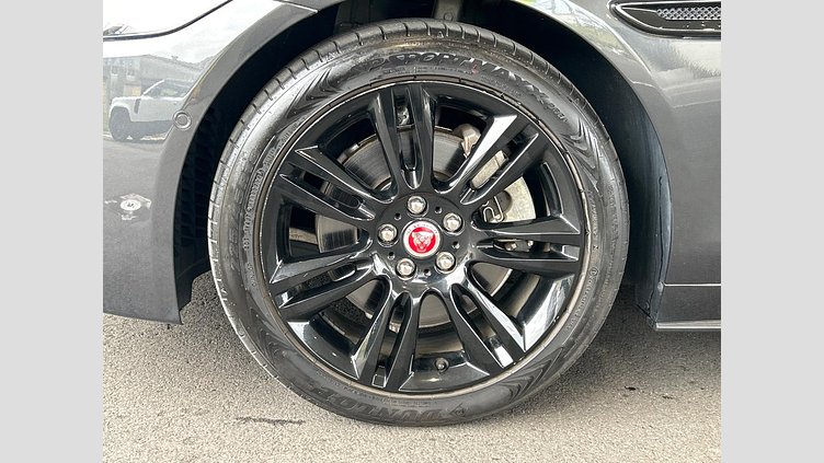 2021 認定中古車 Jaguar XE カルパチアングレー D200 AWD（オートマチック）MHEV 4 door Saloon R-DYNAMIC S