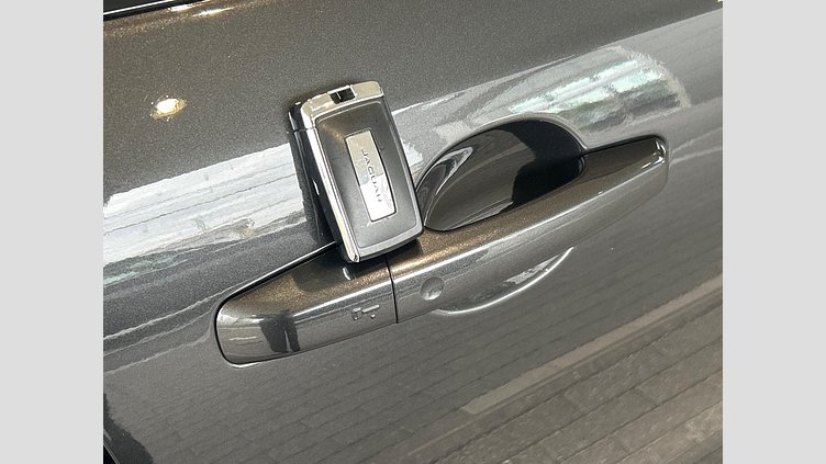 2021 認定中古車 Jaguar XE カルパチアングレー D200 AWD（オートマチック）MHEV 4 door Saloon R-DYNAMIC S