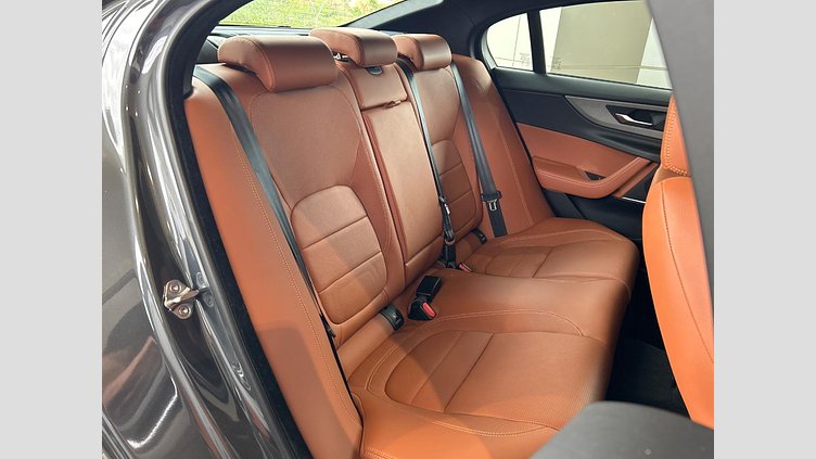 2021 認定中古車 Jaguar XE カルパチアングレー D200 AWD（オートマチック）MHEV 4 door Saloon R-DYNAMIC S