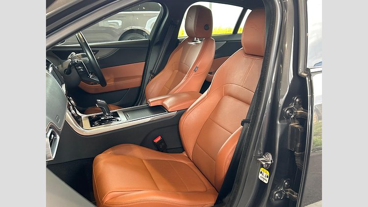 2021 認定中古車 Jaguar XE カルパチアングレー D200 AWD（オートマチック）MHEV 4 door Saloon R-DYNAMIC S