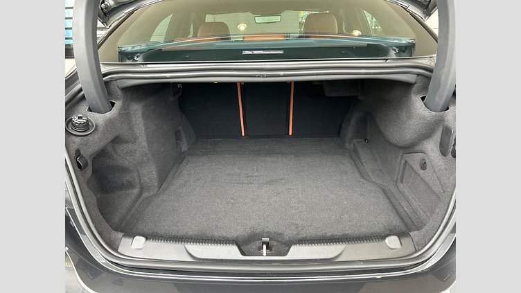 2021 認定中古車 Jaguar XE カルパチアングレー D200 AWD（オートマチック）MHEV 4 door Saloon R-DYNAMIC S