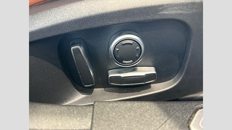 2021 認定中古車 Jaguar XE カルパチアングレー D200 AWD（オートマチック）MHEV 4 door Saloon R-DYNAMIC S