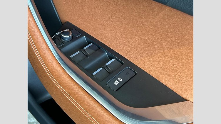 2021 認定中古車 Jaguar XE カルパチアングレー D200 AWD（オートマチック）MHEV 4 door Saloon R-DYNAMIC S