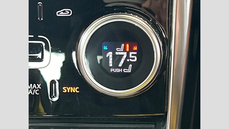 2021 認定中古車 Jaguar XE カルパチアングレー D200 AWD（オートマチック）MHEV 4 door Saloon R-DYNAMIC S