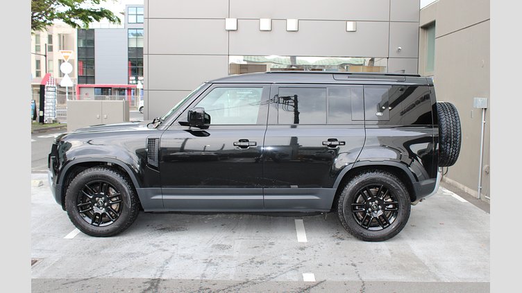 2023 認定中古車 Land Rover Defender 110 サントリーニブラック D300 AWD（AT） S