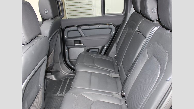 2023 認定中古車 Land Rover Defender 110 サントリーニブラック D300 AWD（AT） S