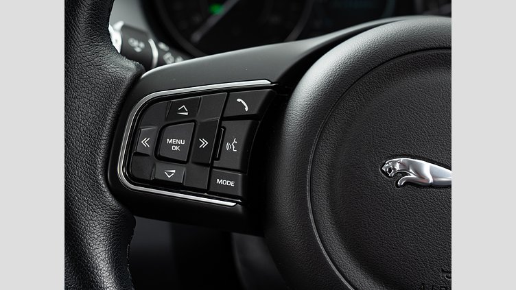 2018 認定中古車 Jaguar E-Pace ユーロン ホワイト P250 オートマチック全輪駆動 S　P250