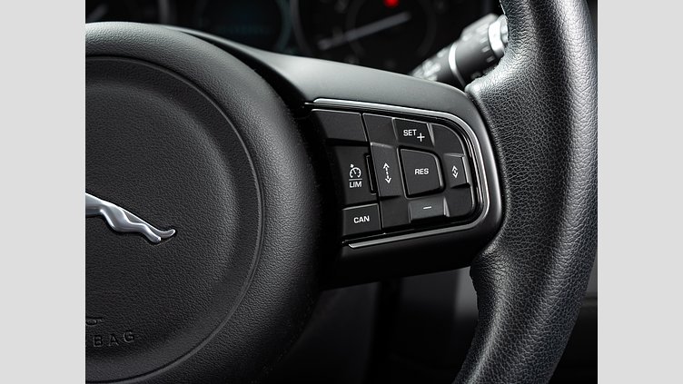 2018 認定中古車 Jaguar E-Pace ユーロン ホワイト P250 オートマチック全輪駆動 S　P250